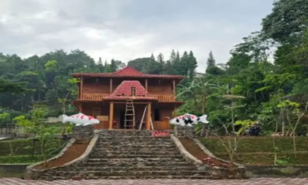 Villa Lembah Koi Megamendung
